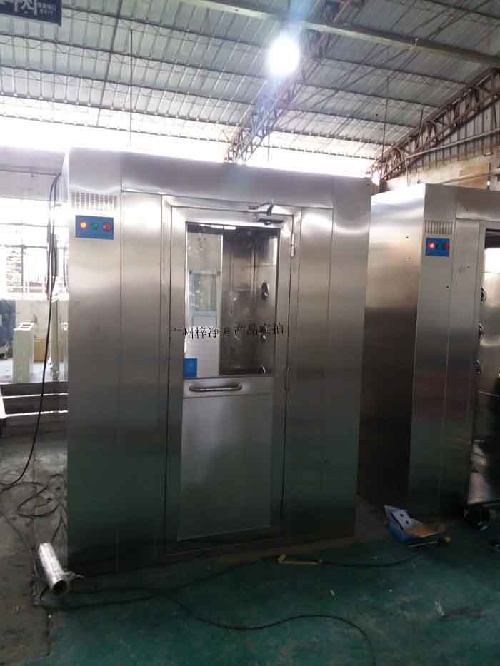 風淋室應配備高效過濾器，確保過濾效率達到行業要求。